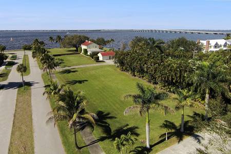 Slideshow of vacation rental property Spectacular riverfront parcel in Ft. Myers
