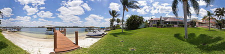 Immobilien Gorgeous Lake Front Home in Ft. Myers